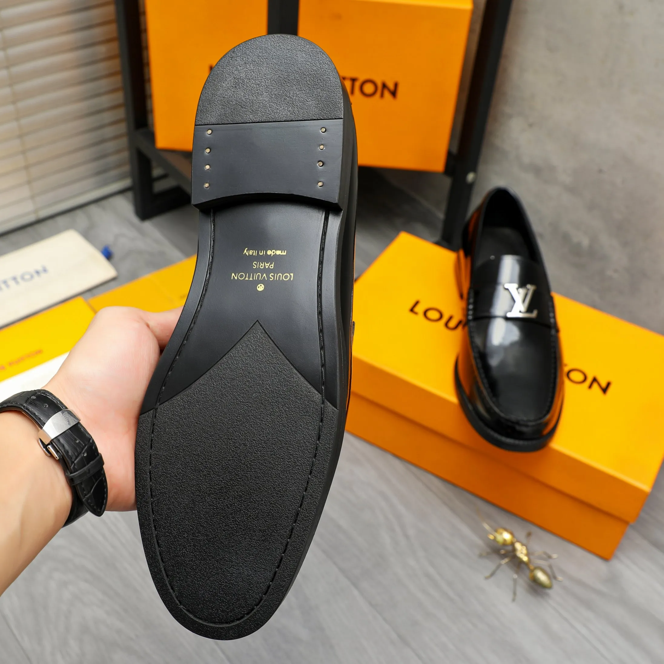 Men's shoes 💰442 Product trademark: LV "Louis Vuitton" business slip-on leather shoes Regular size: 38-46 (45.46 custom-made, non-returnable) Product materials: Selected patent cowhide upper, cowhide lining, original rubber outsole